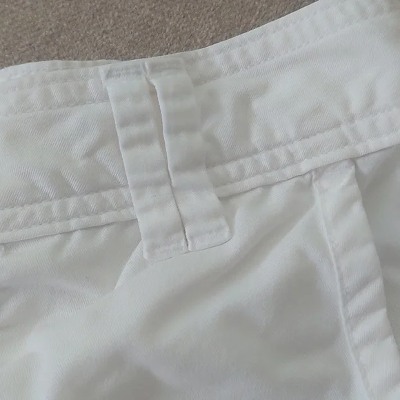 LAURA SCOTT - Picture 3 of 5